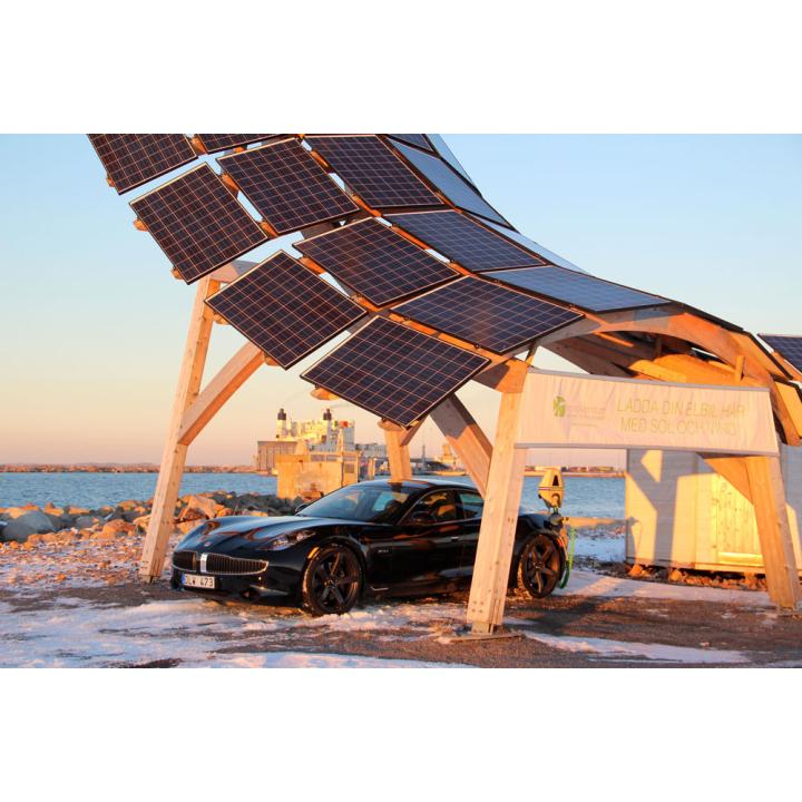 Giraffe 2.0 innoVentum Planta híbrida de viento y energía solar