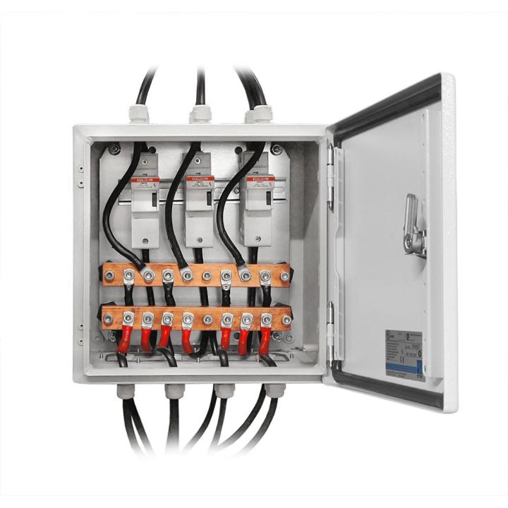 Parallel connection box with fuses