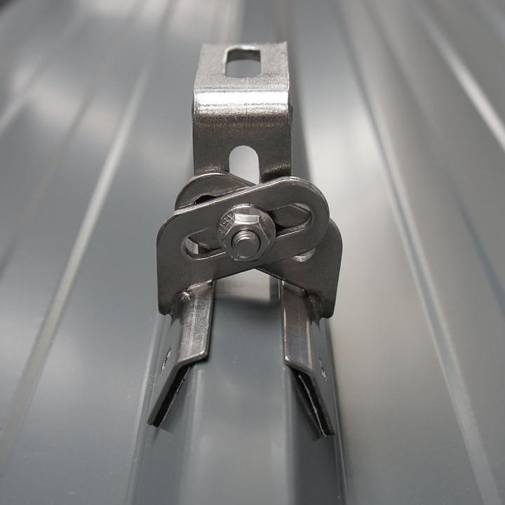 Fixing hook for trapezoidal sheet metal roof