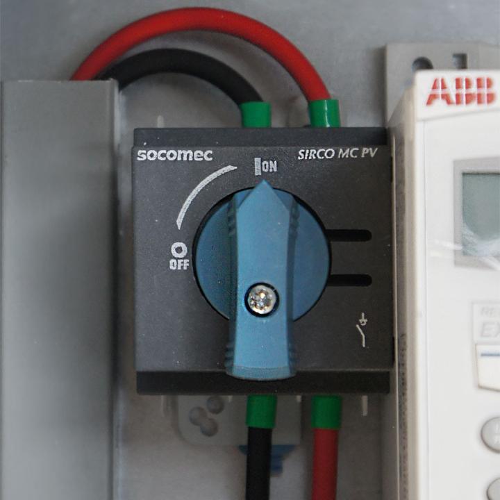 Coffret de transformation et de sécurité pour pompage solaire