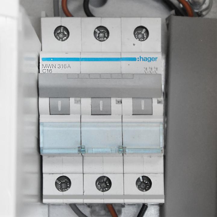 Gabinete de transformación y de seguridad para bombeo solar